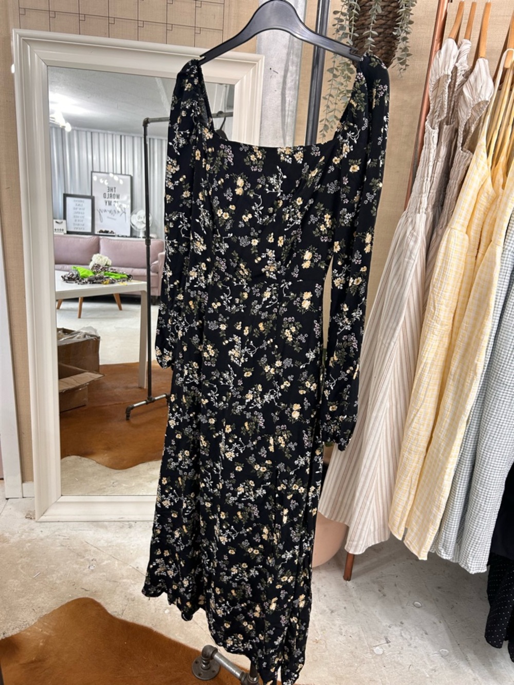 Priv - Long Sleeve Floral Midi Dress NWT Small